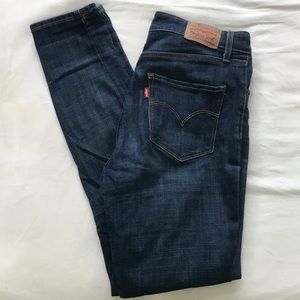 Dark wash Levi’s